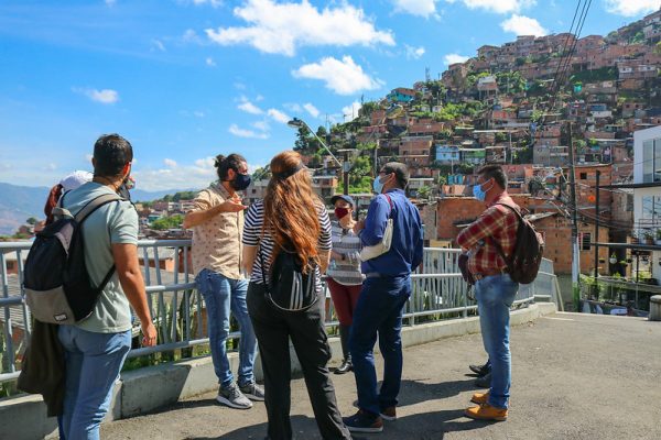Comuna 8: Del barrio a la montaña - Imagen 2